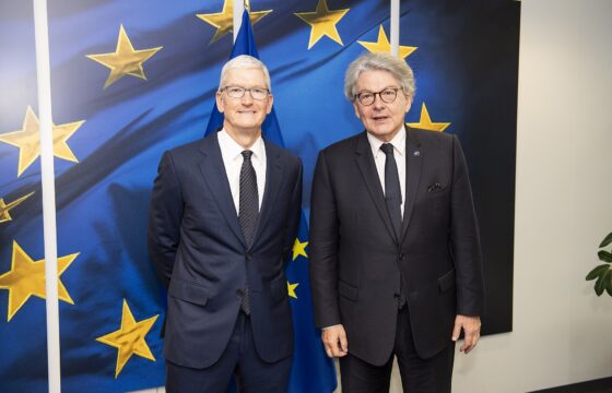 Tim Cook: spouse, relationships, children and family facts in the public record