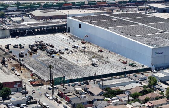 Lineage cleanup site in Boyle Heights amid missed-deadline dispute